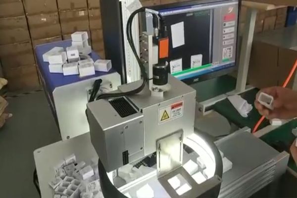 電源適配器視覺激光打標應(yīng)用
