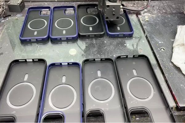 手機(jī)殼視覺(jué)點(diǎn)膠工藝