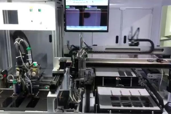 機(jī)器視覺(jué)點(diǎn)膠機(jī)的應(yīng)用和定位控制