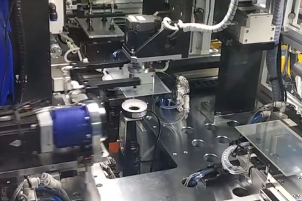 機(jī)器視覺(jué)的平板電腦屏幕組件覆膜應(yīng)用