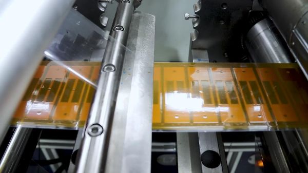 機器視覺引導跑臺式絲印機的應用